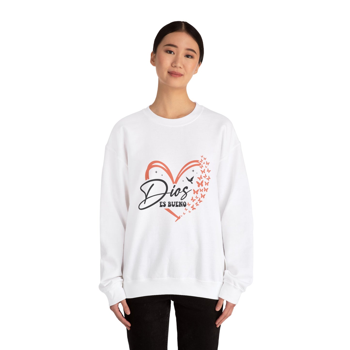 Dios es Bueno Heart Sweatshirt | Unisex Heavy Blend™ Crewneck